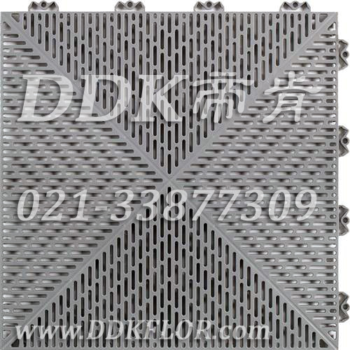 淺灰色菱形濾水板樣板圖片,帝肯(DDK)_9013（Piz|廣場）效果圖，泳池地膠,泳池防滑地墊,泳池防滑地毯,游泳池防滑墊,游泳池防滑地膠,游泳池地墊,浴室pvc格柵地板,浴室地墊,浴室地板,浴室地板磚,浴室地毯,浴室地磚,浴室墊,浴室防滑地墊,浴室防滑地磚,浴室防滑地膠,浴室防滑墊,浴室防滑疏水磚,浴池防滑地墊,浴池防滑墊,衛(wèi)生間地墊,衛(wèi)生間防滑地毯,衛(wèi)浴防滑墊,衛(wèi)生間地板隔水墊,衛(wèi)生間地膠,衛(wèi)生間塑料地板,衛(wèi)生間防水地墊,衛(wèi)生間防水墊,衛(wèi)生間防滑地墊,衛(wèi)生間防滑墊,廁所防滑墊,洗浴防滑墊,淋浴房防滑墊