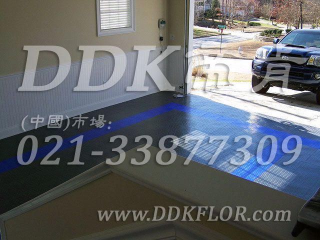 灰色+藍(lán)色_新型車庫地面膠樣板圖片,帝肯(DDK)_3000_C618(別墅車庫地面材料)效果圖 灰色+藍(lán)色_新型車庫地面膠樣板圖片,帝肯(DDK)_3000_C618(別墅車庫地面材料)效果圖,車庫pvc地板,車庫地坪,車庫地墊,車庫地板,車庫地膠,車庫塑料地毯,車庫塑膠地板,車庫防滑墊,車用防滑墊,別墅私家車庫裝修