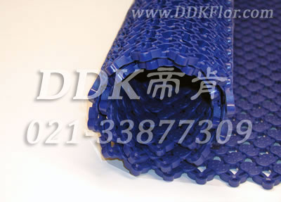 深藍(lán)色橢圓表面互扣式網(wǎng)孔防滑墊（2）樣板圖片，帝肯(DDK)_8200（ODL|達(dá)喜）效果圖，工業(yè)用格柵地墊,浴室pvc格柵地板,柵格地墊,排水地墊,pvc防水地墊,塑膠透水地板,衛(wèi)生間地板隔水墊,衛(wèi)生間地墊,衛(wèi)浴防滑墊,衛(wèi)生間防水地墊,衛(wèi)生間防滑地墊,衛(wèi)生間防滑墊,衛(wèi)生間地膠,漏水地墊,漏水地膠,排水防滑墊,排水地板,疏水墊,疏水板,疏水磚,疏水防滑地墊,疏水防滑墊,耐油耐水地墊,漏水防滑墊,疏水地墊,疏水地毯,疏水地席,浴室防滑疏水磚,透水地墊,透水地板膠墊,透水防滑塑膠地墊,防水地墊,防水地毯,防水地膠墊,防水墊,防水防滑墊,防滑隔水墊,隔水地墊,隔水地板,隔水材料,泄水型地板磚,PVC拼接地墊,塑料拼接地板,拼接式防滑墊,拼接式地墊,拼裝地墊,拼裝地膠,防滑拼墊,泳池地膠,泳池防滑地墊,泳池防滑地毯,洗手間地墊,洗手間防滑地毯,洗手間防滑墊,洗浴防滑墊,洗澡間防滑墊,游泳池地墊,游泳池防滑地膠,游泳池防滑墊,游泳館防滑墊,浴池防滑地墊,浴池防滑墊,浴室防滑地墊,浴室防滑地磚,浴室防滑地膠,浴室防滑墊,浴室地墊,浴室地板,浴室地板磚,浴室地毯,浴室地磚,浴室墊,淋浴房防滑墊