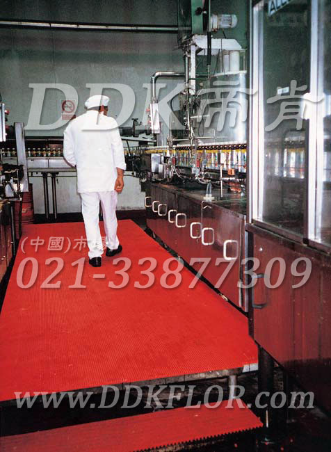 紅色_工業(yè)地面耐油防滑毯（1）樣板圖片,帝肯(DDK)_1900_9979（工業(yè)地面鋪地材料）效果圖，工業(yè)地墊,工業(yè)地板膠,工業(yè)地板革,工業(yè)地毯,工業(yè)地膠,工業(yè)塑料地毯,工業(yè)塑膠地板,工業(yè)抗疲勞地墊,工業(yè)抗疲勞防滑墊,工業(yè)橡膠地板,工業(yè)用格柵地墊,工業(yè)耐油地墊,工業(yè)走道地墊,工業(yè)防滑地墊,工業(yè)防滑地毯,工業(yè)防滑墊,工廠地墊,工廠地板膠,工廠地毯,工廠地膠,工廠塑膠地板,工廠用橡膠地墊,工廠走道地墊,工廠用塑料地板,工廠車間地板革,工廠車間地膠,工廠防滑地墊,工廠防滑墊,帶孔防滑墊,多孔防滑地墊,多孔橡膠墊,耐油工業(yè)橡膠墊,車間地墊,車間防滑地墊,車間防滑墊,車間地面膠皮,車間地膠墊,車間地毯,車間塑料防滑墊,車間塑膠地板,抗疲勞地毯,抗疲勞墊,抗疲勞腳墊,疏水型抗疲勞地墊,經(jīng)濟(jì)型抗疲勞地墊,防疲勞墊,防疲勞地膠,防疲勞地毯,防疲勞地墊,防疲勞腳墊,廠房防滑地膠,廠房地板材料,廠房地膠,廠房地毯,z字型疏水墊,疏水防滑墊,漏水橡膠墊,漏水地膠,漏水防滑墊,耐油耐水地墊,茶水間防滑地墊,防水地毯,透水地墊,透水地板膠墊,隔水材料,疏水地毯,疏水地席