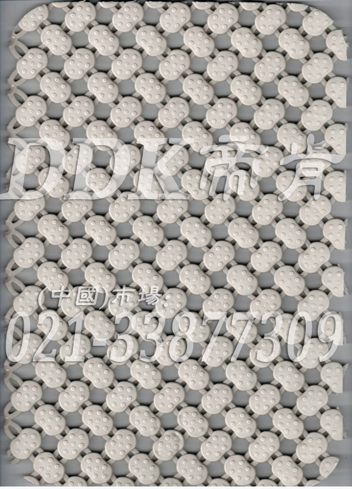 卡其色_橢圓表面_互扣式網(wǎng)孔防滑地膠（7）樣板圖片，帝肯(DDK)_8200（ODL|達(dá)喜）效果圖，工業(yè)用格柵地墊,浴室pvc格柵地板,柵格地墊,排水地墊,pvc防水地墊,塑膠透水地板,衛(wèi)生間地板隔水墊,衛(wèi)生間地墊,衛(wèi)浴防滑墊,衛(wèi)生間防水地墊,衛(wèi)生間防滑地墊,衛(wèi)生間防滑墊,衛(wèi)生間地膠,漏水地墊,漏水地膠,排水防滑墊,排水地板,疏水墊,疏水板,疏水磚,疏水防滑地墊,疏水防滑墊,耐油耐水地墊,漏水防滑墊,疏水地墊,疏水地毯,疏水地席,浴室防滑疏水磚,透水地墊,透水地板膠墊,透水防滑塑膠地墊,防水地墊,防水地毯,防水地膠墊,防水墊,防水防滑墊,防滑隔水墊,隔水地墊,隔水地板,隔水材料,泄水型地板磚,PVC拼接地墊,塑料拼接地板,拼接式防滑墊,拼接式地墊,拼裝地墊,拼裝地膠,防滑拼墊,泳池地膠,泳池防滑地墊,泳池防滑地毯,洗手間地墊,洗手間防滑地毯,洗手間防滑墊,洗浴防滑墊,洗澡間防滑墊,游泳池地墊,游泳池防滑地膠,游泳池防滑墊,游泳館防滑墊,浴池防滑地墊,浴池防滑墊,浴室防滑地墊,浴室防滑地磚,浴室防滑地膠,浴室防滑墊,浴室地墊,浴室地板,浴室地板磚,浴室地毯,浴室地磚,浴室墊,淋浴房防滑墊