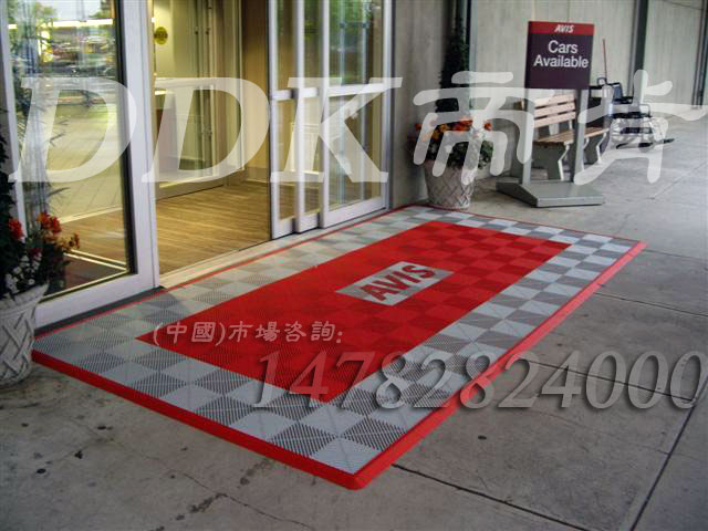 可廣泛適用于各種店面門(mén)口，專(zhuān)業(yè)防滑防水耐壓，易拼接易清洗多用途門(mén)口地墊，門(mén)口防滑地墊樣板圖片，帝肯(DDK)8100_900 效果圖，pvc塑料地毯,出入口地墊,塑料防滑墊,門(mén)口防滑墊,門(mén)口防滑地膠,門(mén)口地毯,門(mén)口地墊,門(mén)廳除塵地墊,門(mén)廳腳墊,門(mén)廳地毯,門(mén)廳地墊,門(mén)口防塵地墊,門(mén)口腳墊,門(mén)口腳踏墊,門(mén)口地面除塵刷,門(mén)口除塵地墊,門(mén)墊,門(mén)墊地墊,門(mén)墊地毯