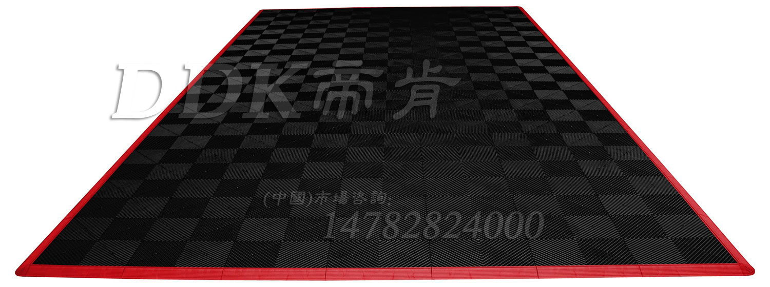 工廠地面耐壓耐油材料有哪些？黑色加紅邊框工廠用地墊樣板圖片,帝肯(DDK)_8100_9979（工廠地面材料）效果圖,工廠車間地膠,維修車間地板,車間地墊,車間地板,車間地板磚,車間用地板膠,車間塑料防滑墊,車間地膠墊,車間防砸地板,車間防滑墊,車間防滑地墊,抗壓地板,抗壓地墊,耐壓地板,耐壓耐磨地毯,耐重壓地墊,防水地墊,透水地墊,透水地板膠墊,防水墊,防水地膠墊,防水防滑墊,防滑隔水墊,隔水地墊,隔水地板,隔水材料,疏水地墊,疏水板,疏水磚,疏水防滑墊,疏水防滑地墊,耐油耐水地墊,漏水防滑墊,漏水地膠,漏水地墊,疏水墊,排水地板,排水防滑墊,排水地墊,泄水型地板磚,pvc防水地墊,工業(yè)地墊,工業(yè)地板,工業(yè)地板膠,工業(yè)地磚,工業(yè)地膠,工廠走道地墊,工廠地墊,工業(yè)防滑墊,工業(yè)防滑地板,工業(yè)防滑地墊,工業(yè)走道地墊,工業(yè)耐油地墊,工業(yè)用格柵地墊,工廠用塑料地板,工廠地膠,工廠地板膠,工廠地板,工廠塑膠地板,pvc工業(yè)地板,廠房地板材料,廠房地膠,廠房防滑地膠,pvc承重地板,重型防滑耐油墊,塑料拼裝地板,塑料拼接地板,拼接式地墊,拼接地板,拼接式防滑墊,拼裝地墊,拼裝地板,拼裝地膠,防滑拼墊,耐酸堿地墊,耐酸堿防腐蝕膠墊,防酸堿地膠墊,網(wǎng)孔地墊,網(wǎng)格地板,網(wǎng)格防滑墊,網(wǎng)狀防滑墊,塑料網(wǎng)格扳,塑料網(wǎng)格防滑地墊,塑料防滑網(wǎng)格墊,防滑塑料網(wǎng)格