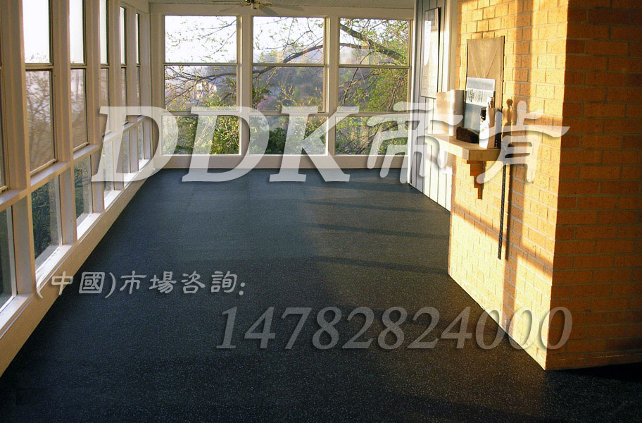 【健身房運(yùn)動(dòng)地板】環(huán)保橡膠材質(zhì)健身房運(yùn)動(dòng)地板提供定制生產(chǎn)樣板圖片,帝肯(DDK)_S3020_P500（Niki|耐柯）效果圖，健身房橡膠地板
